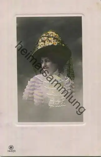 Frau mit Blumen am Hut - Verlag RPH 1921/2 Rotophot Berlin - koloriert gel. 1909