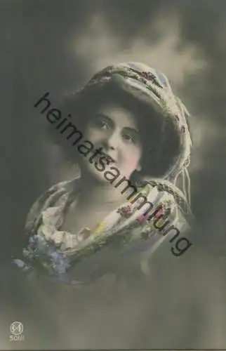 Junge Frau mit Kopftuch - coloriert - Verlag LL 501/1 gel. 1910