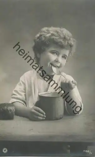 Junge bei Wasser und Brot - Verlag NPG 1188/4 gel. 1908