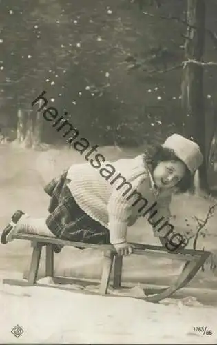 Mädchen mit Schlitten im Schnee - Verlag PC 1765/66 gel. 1910