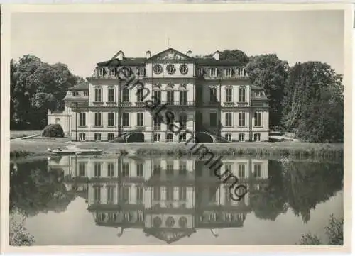 Schloss Wilhelmsthal bei Kassel - Gesamtansicht mit Schlossteich - Foto-Ansichtskarte - Deutscher Kunstverlag Berlin