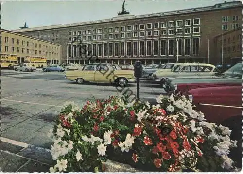 Berlin - Flughafen Tempelhof - BVG-Bus