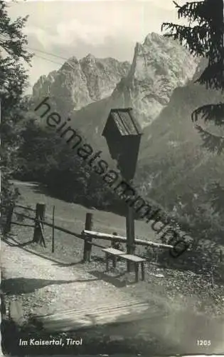 Im Kaisertal - Kreuz - Foto-Ansichtskarte - Verlag R. Jöchler St. Johann