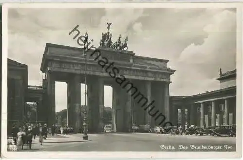 Berlin - Brandenburger Tor - Foto-Ansichtskarte - Verlag C. Köfer Charlottenburg