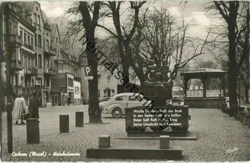 Cochem - Weinbrunnen - Foto-Ansichtskarte - Verlag Robert Cornely Bad Wörishofen