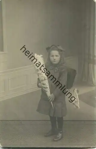 Mädchen mit Schultüte - Foto-Ansichtskarte - Photographische Anstalt Graetz Truppenübungsplatz Zeithain 1917