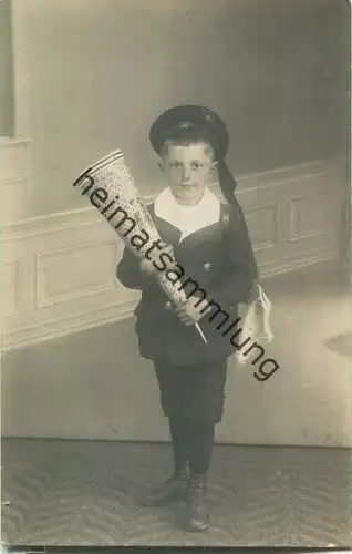Junge mit Schultüte - Foto-Ansichtskarte 1918