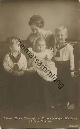 Victoria Luise Herzogin zu Braunschweig und Lüneburg mit ihren Kindern - Phot. Dora Tarnke Braunschweig