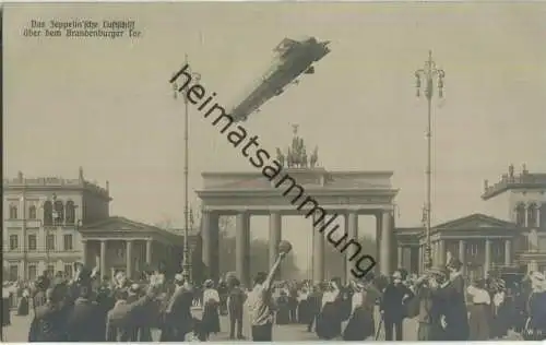 Das Zeppelin'sche Luftschiff über dem Brandenburger Tor - Foto-Ansichtskarte