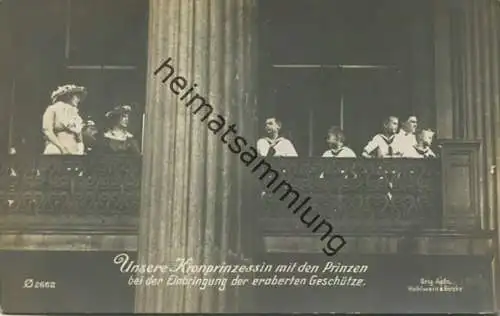 Preussen - Unsere Kronprinzessin mit den Prinzen bei der Einbringung der eroberten Geschütze - Phot. Hohlwein & Gircke