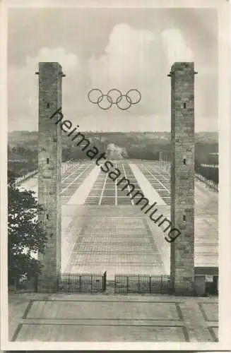 Berlin - Reichssportfeld - Blick von der Deutschen Kampfbahn durch das Osttor - Foto-Ansichtskarte