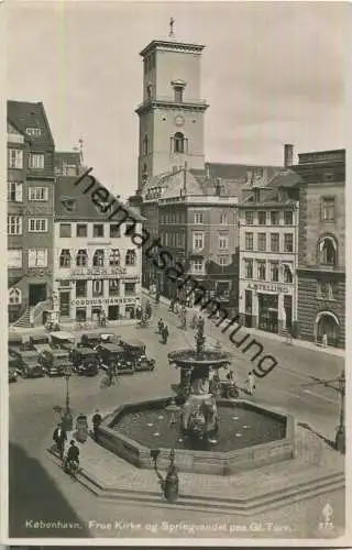 Kobenhavn - Fru Kirke og Springvandet paa Gl. Torv - Foto-Ansichtskarte 30er Jahre - Verlag J. Chr. Olsen