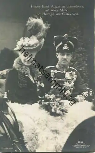 Herzog Ernst August zu Braunschweig mit seiner Mutter der Herzogin von Cumberland - zur Taufe am 9. Mai 1914