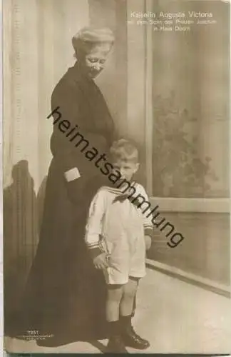Kaiserin Auguste Victoria mit dem Sohn des Prinzen Joachim in Haus Doorn - Verlag Gustav Liersch & Co. Berlin