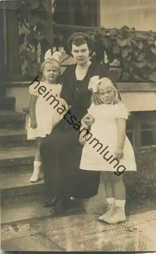 Die Kronprinzessin mit ihren Töchtern - Phot. A. Beckmann Doberan