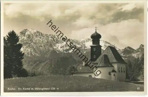 Kochel - Evangelische Kirche mit Herzogstand - Foto-AK - Verlag Hans Heufelder Altjoch