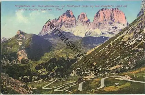 Serpentinen der Dolomitenstrasse am Pordoijoch mit Langkofel und Col Rodella - Verlag Joh. F. Amonn Bozen