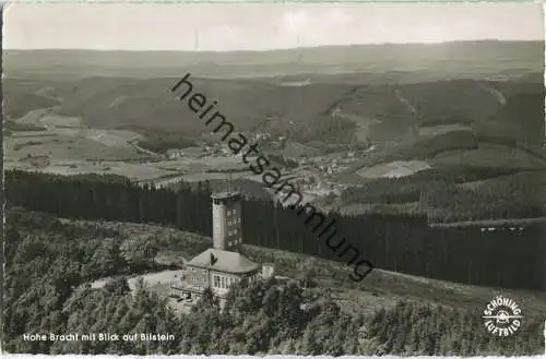 Hohe Bracht mit Blick auf Bilstein - Luftaufnahme - Foto-Ansichtskarte - Verlag Schöning & Co. Lübeck