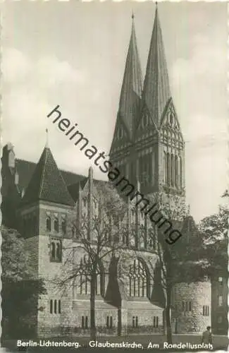 Berlin-Lichtenberg - Glaubenskirche am Roedeliusplatz - Foto-Ansichtskarte - Verlag J.G.B. 60er Jahre