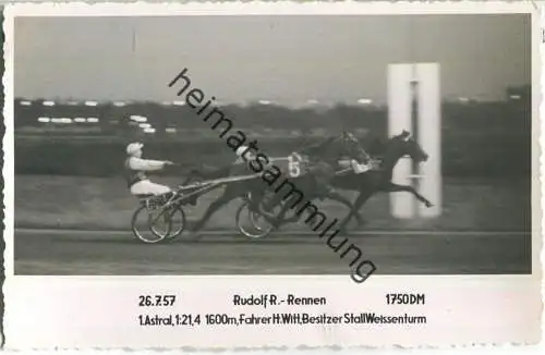Trabrennen - Rudolf R.-Rennen - Astral - Fahrer H. Witt - Besitzer Stall Weissenturm - Foto-AK 26.07.1957