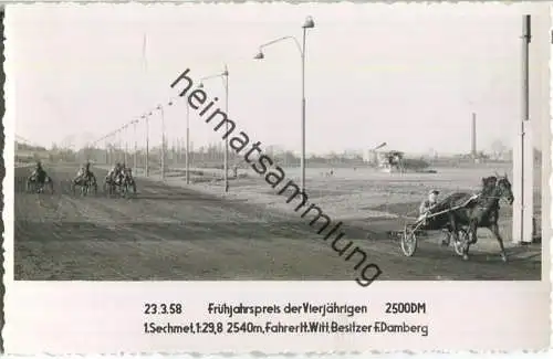 Trabrennen - Frühjahrspreis der Vierjährigen - Sechmet - Fahrer Heinz Witt - Besitzer F. Damberg - Foto-AK 23.03.1958