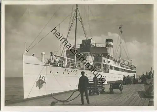 Turbinen-Schnelldampfer Kaiser an der Seebäderbrücke in Cuxhaven - Hapag Seebäderdienst - Foto-AK Grossformat 30er Jahre