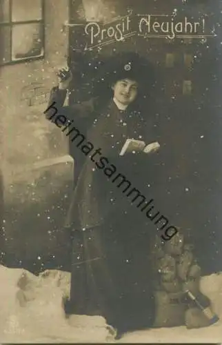 Neujahr - Frau im Schnee gel. 1911