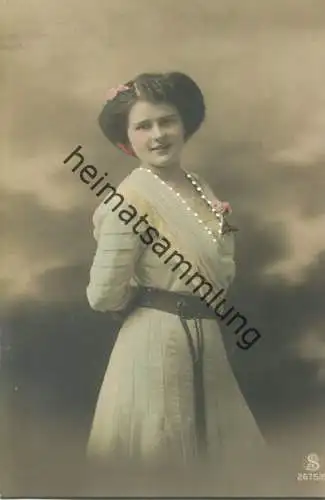 Frau - handcoloriert - Foto-AK
