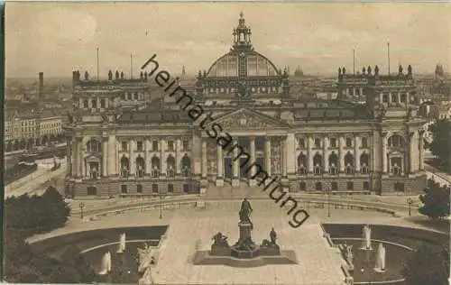 Berlin - Reichstagsgebäude mit Bismarckdenkmal