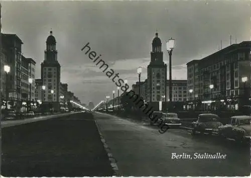 Berlin - Stalinallee - Nacht - Foto-Ansichtskarte - Verlag H. Sander KG Berlin