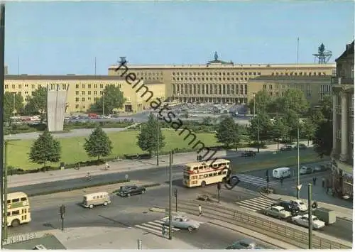 Berlin - Tempelhof - Platz der Luftbrücke - BVG Bus - Hans Andres Verlag Berlin