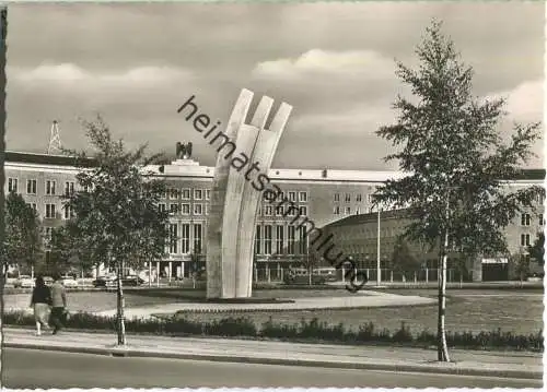 Berlin - Tempelhof - Luftbrücken-Denkmal - Foto-Ansichtskarte - Hans Andres-Verlag Berlin