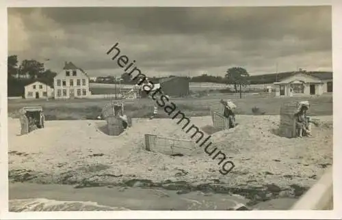 Pelzerhaken - Blick zum Strand - Haus Eichenhain - Strandbasar - Foto-AK