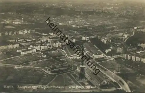 Berlin - Ausstellungshallen mit Funkturm vom Flugzeug aus - Luftbild - Foto-AK - Deutscher Bildverlag Berlin