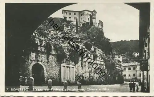 Rovereto - Piazza del Podesta con Monum - Chiesa e Filzi - Vera fotografia