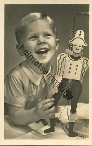 Junge mit Hampelmann - Foto-AK - Aufnahme Hedda Walther