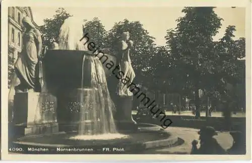 München - Nornenbrunnen - Foto-Ansichtskarte