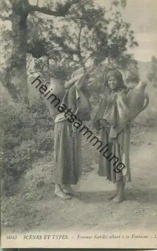 Scenes et Types - Femmes Kabiles allant a la Fontaine