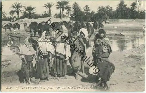 Scenes et Types - Jeunes Filles cherchant de l'Eau dans l'Oued