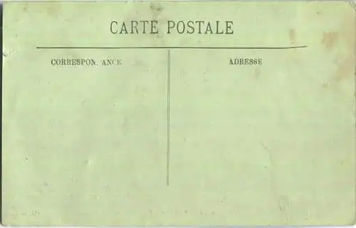 Scenes et Types - Bedouines devant leur Gourbi