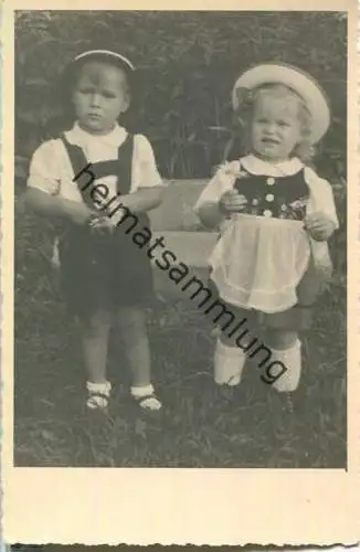 Junge und Mädchen - Foto-Ansichtskarte