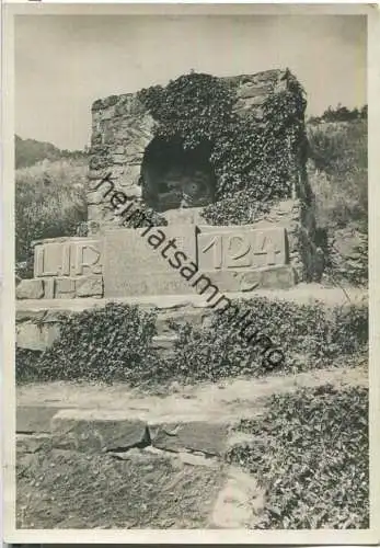 Hartmannsweilerkopf - Hartmannswillerkopf - Gedenkplatte auf dem Friedhof des L. I. R. 124 - Foto-Ansichtskarte