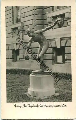 Leipzig - Augustusplatz - Der Kugelwerfer - Foto-Ansichtskarte - ohne Verlagsangabe