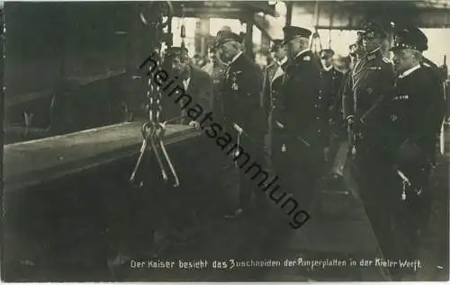 Kiel - Der Kaiser besieht das Zuschneiden der Panzerplatten in der Kieler Werft - Foto-AK