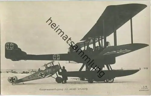 Riesenwasserflugzeug mit seinem Schützling - Foto-Ansichtskarte ca. 1915 - Verlag F. Finke Wilhelmshaven