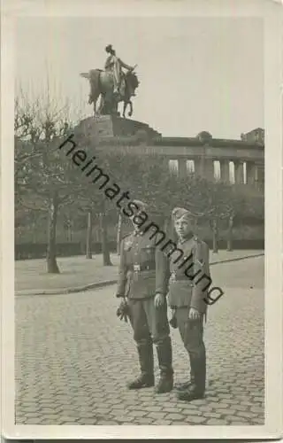 Soldaten in Uniform - Foto-Ansichtskarte