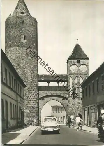 Jüterbog - Zinnaer Strasse und Zinnaer Tor - Foto-Ansichtskarte - Verlag H. Sander KG Berlin 60er Jahre