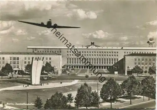 Berlin - Tempelhof - Zentralflughafen - Foto-AK Grossformat - Verlag Kunst und Bild Berlin