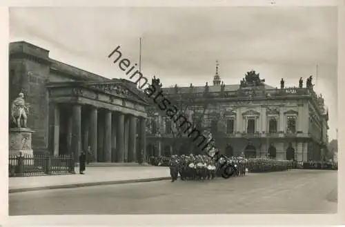 Berlin - Ehrenmal mit aufziehender Wache - Foto-AK 30er Jahre - Verlag Rud. Pracht Berlin