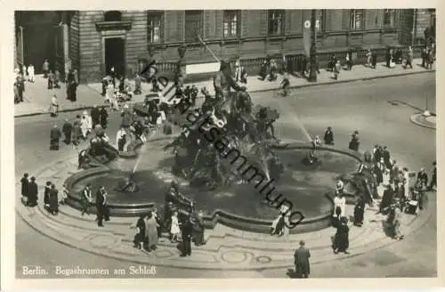 Berlin - Begasbrunnen am Schloss - Foto-AK 30er Jahre